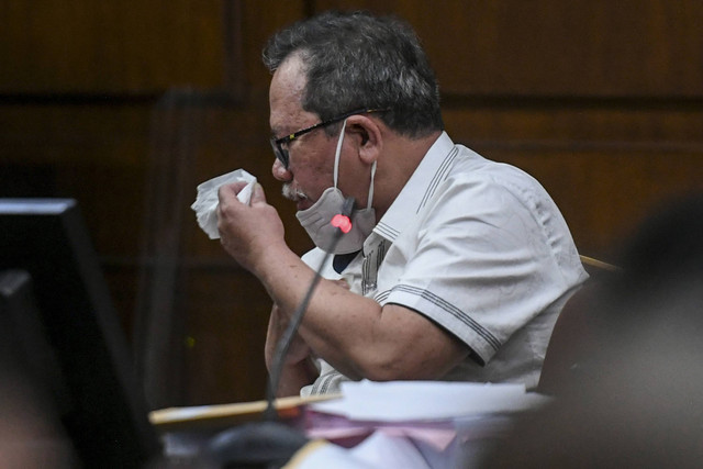 Mangapul terdakwa suap dan gratifikasi pengurusan perkara Gregorius Ronald Tannur, menjalani sidang di Pengadilan Tipikor, Jakarta, Selasa (7/1/2025). Foto: Hafidz Mubarak A/ANTARA FOTO