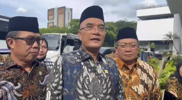 Panita Kerja (Panja) Pelaksanaan Ibadah Haji 2025 menemui presiden Republik Indonesia Prabowo Subianto di Istana Negara, Jakarta Pusat, Selasa (7/1/2025). Foto: Zamachsyari/kumparan