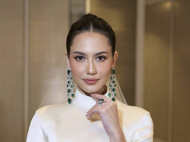 Tampilan makeup pengantin Pevita Pearce saat resepsi pernikahan dengan Mirzan Meer di Shangri-La Kuala Lumpur, Malaysia.  Foto: Instagram/ @archangelachelsea