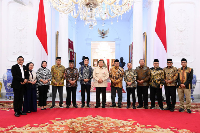 Presiden Prabowo Subianto bertemu dengan panitia kerja (panja) haji di Kantor Presiden, Kompleks Istana Kepresidenan, Jakarta Pusat, Selasa (7/1/2025). Foto: Muchlis Jr/Biro Pers Sekretariat Presiden