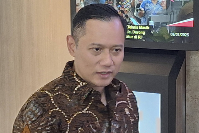 Menteri Koordinator Bidang Infrastruktur dan Pembangunan Kewilayahan (IPK) Agus Harimurti Yudhoyono (AHY) di kantor Kemenko IPK, Jakarta Pusat pada Selasa (8/1/2025). Foto: Argya D. Maheswara/kumparan 