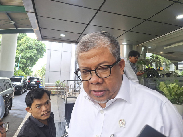 Wakil Menteri Perumahan dan Kawasan Permukiman (PKP) Fahri Hamzah di Kantor Kemenko Infrastruktur, Jakarta Pusat, Rabu (8/1/2025). Foto: Argya D. Maheswara/kumparan 