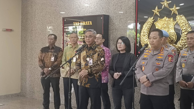 Kapolri Jenderal Listyo Sigit terima audiensi dari pimpinan KPK di Mabes Polri, Jaksel, Rabu (8/1/2025). Foto: Thomas Bosco/kumparan