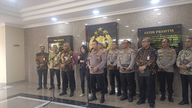 Kapolri Jenderal Listyo Sigit terima audiensi dari pimpinan KPK di Mabes Polri, Jaksel, Rabu (8/1/2025). Foto: Thomas Bosco/kumparan