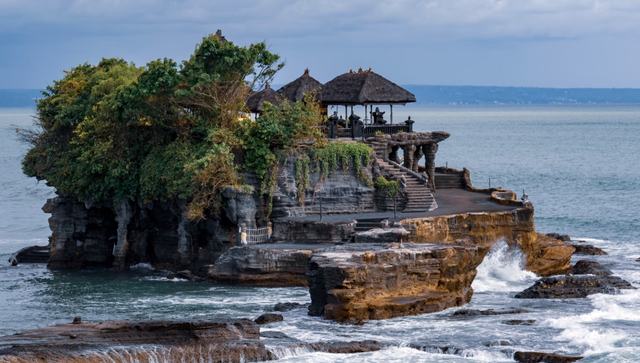 sejarah wisata tanah lot. Sumber: Unsplash/Nick Fewings