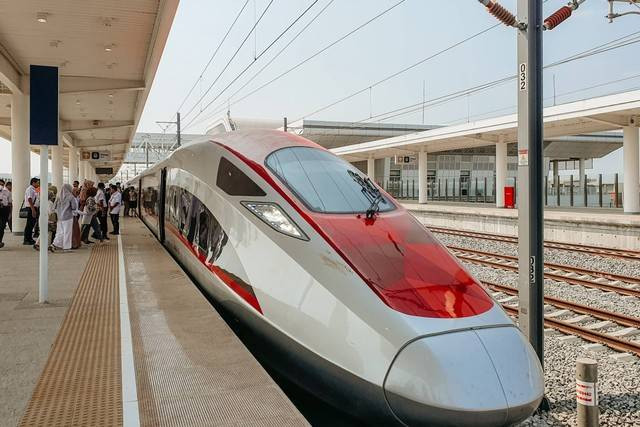 Kereta cepat Jakarta-Bandung, Whoosh. Foto: Ahmad Dwi Cahyadi/Shutterstock