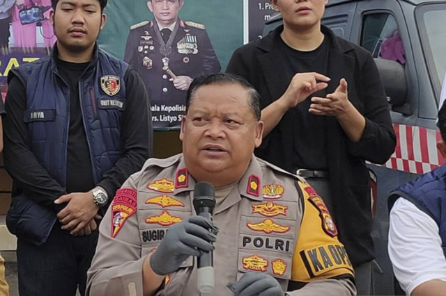 Kapolsek Palmerah Kompol Sugiran memberikan keterangan kepada pers di Jakarta pada Senin (16/12/2024). Foto: Risky Syukur/Antara