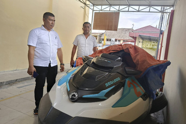 Barang bukti jetski dalam kasus operator jetski pukul dan ancam bunuh kompetitornya. Foto: Dok. Polres Samosir