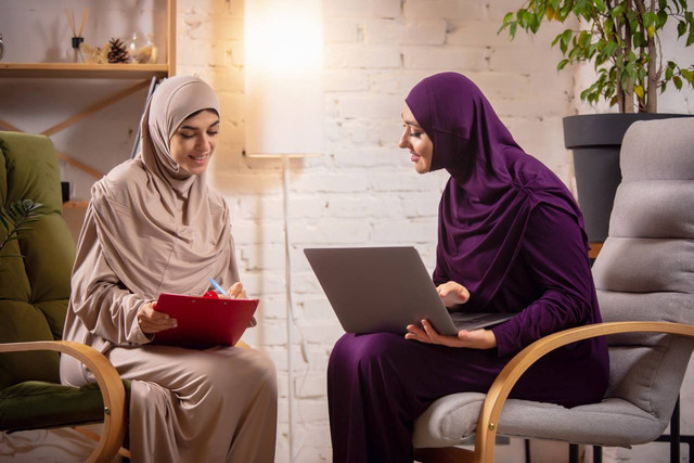 Sumber: https://www.freepik.com/free-photo/happy-two-muslim-women-home-lesson-studying-near-computer-online-education_14174217.htm#fromView=search&page=1&position=31&uuid=8a66afcf-f9d4-419b-8e2b-a121e8b9086a&new_detail=true">Image by master1305 on Freepik</a>       diakses pada 08 Januari 2025