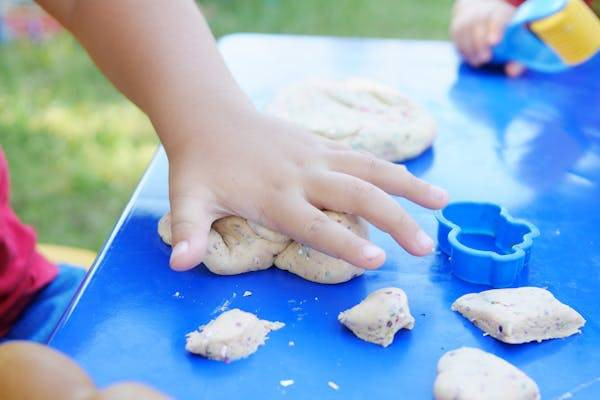 Ilustrasi Cara agar clay tidak lengket. Foto: Pexels.com/Kate Romeo