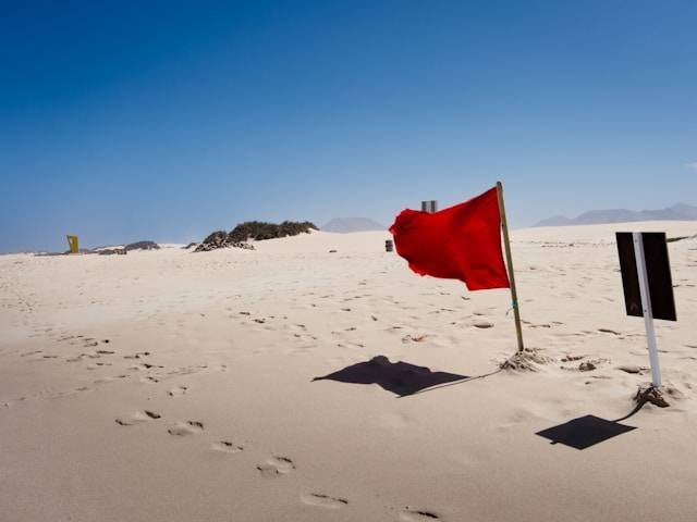 Contoh Typing Red Flag. Foto hanya ilustrasi. Sumber foto: Unsplash/Paolo