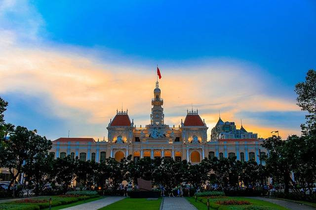 Balai Kota Surabaya. Foto hanya ilustrasi, bukan tempat sebenarnya. Sumber: pixabay.com/nguyenvanmenkc