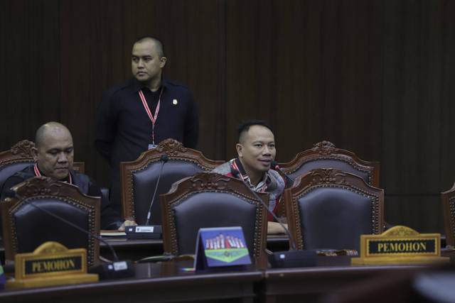 Calon Wakil Bupati Pemalang Vicky Prasetyo menyampaikan tuntutannya saat sidang hari kedua perselisihan hasil pemilihan pilkada di Gedung Mahkamah Konstitusi, Jakarta, Kamis (9/1/2025). Foto: Jamal Ramadhan/kumparan