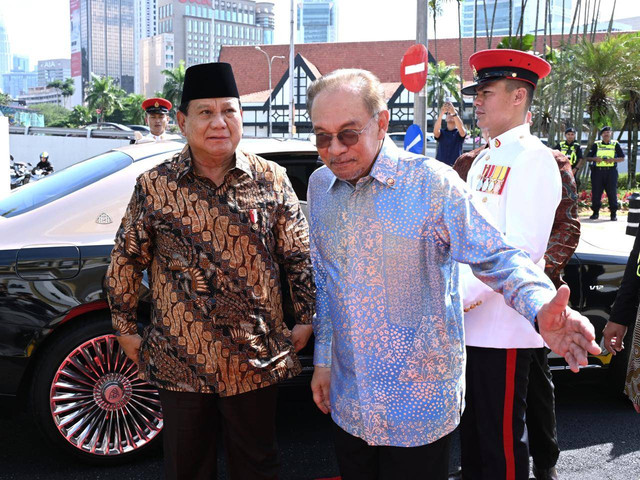 Presiden Republik Indonesia, Prabowo Subianto bertemu dengan Perdana Menteri (PM) Malaysia Anwar Ibrahim pada Kamis, 9 Januari 2025, di Rumah Tangsi, Kuala Lumpur, Malaysia. Foto: Dok. Kris - Biro Pers Sekretariat Presiden