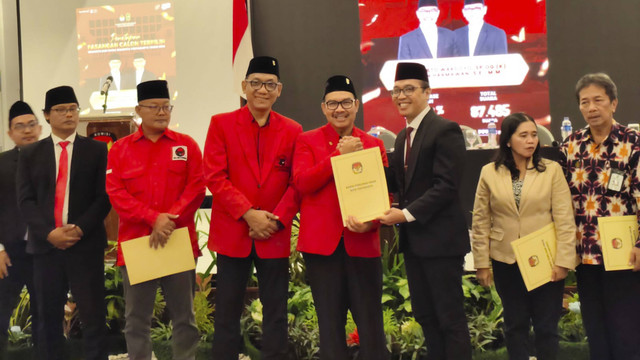 KPU Kota Yogyakarta menetapkan Hasto Wardoyo dan Wawan Harmawan sebagai Calon Wali Kota dan Wakil Wali Kota terpilih Kota Yogyakarta tahun 2024, Kamis (9/1/2025). Foto: Arfiansyah Panji Purnandaru/kumparan