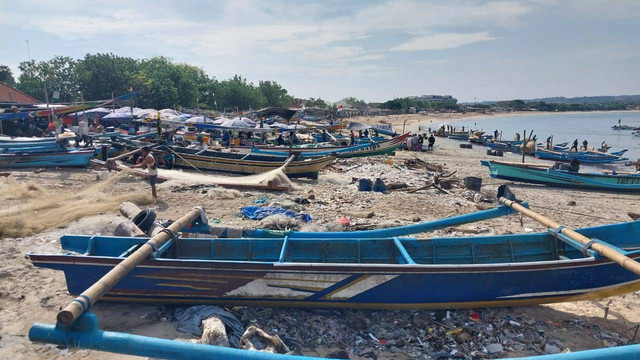 Sampah-sampah di sekitar Pantai Kedonganan Bali, Kamis (9/1). Foto: Denita BR Matondang/kumparan