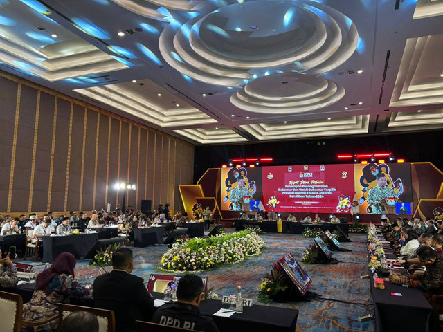 Suasana rapat pleno terbuka penetapan Gubernur dan Wakil Gubernur Jakarta di Hotel Pullman Central Park, Jakarta pada Kamis (9/1). Foto: Abid Raihan/kumparan