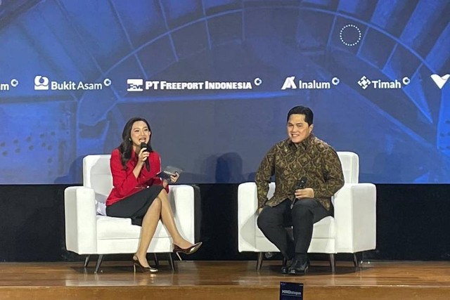 Menteri BUMN Erick Thohir dalam acara MINDialogue bertajuk "Hilirisasi dan Industrialisasi Strategi Kunci Menuju Indonesia Emas 2025" di Soehanna Hall, SCBD Jakarta, Kamis (9/1/2025). Foto: Ghifari/kumparan  