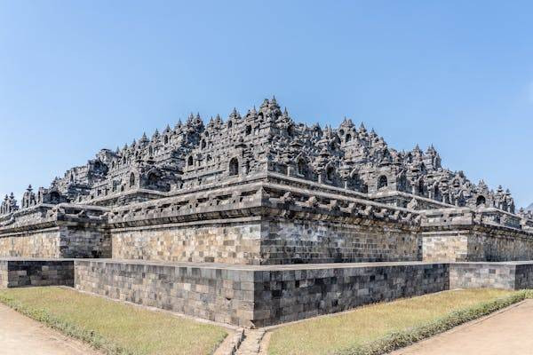 Ilustrasi Sejarah situs Candi Menggung. Foto: Pexels.com/Mike van Schoonderwalt