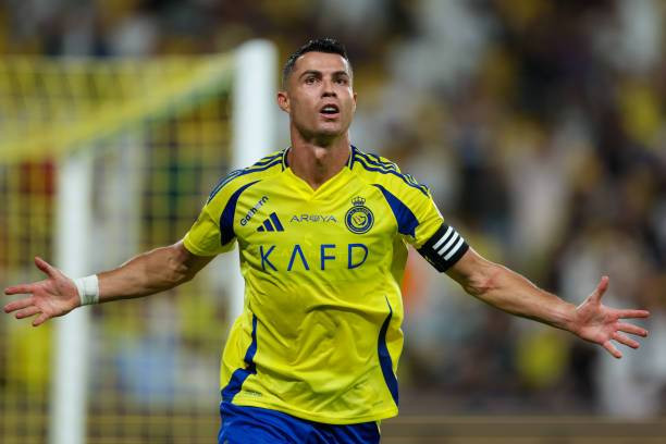 Cristiano Ronaldo yang bermain di Al Nasr sedang berselebrasi setelah dirinya mencetak gol. Foto : gettyimages.com