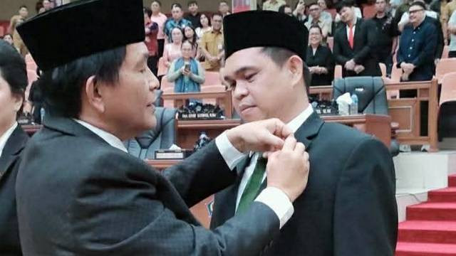 Muliadi Paputungan saat dilantik menjadi anggota DPRD Sulawesi Utara dari Partai PKB. (foto: istimewa)