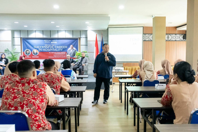 Sharing Session ‘Successful Career in Hospitality’ digelar Hotel Aston dan Neo Gajah Mada di SMKN 5 Pontianak. Foto: Dok. Hotel Aston Pontianak