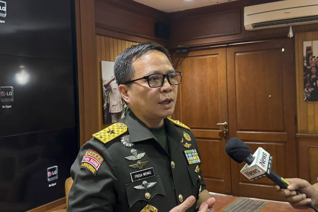 Kepala Biro Humas Setjen Kemhan, Brigjen Frega Wenas di Kantor Kemhan, Jakarta, Jumat (10/1/2025).  Foto: Luthfi Humam/kumparan