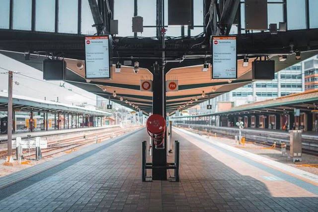 Tiket kereta Pemalang-Semarang. Foto hanya ilustrasi, bukan tempat yang sebenarnya. Sumber: Unsplash/Benjamin Sow