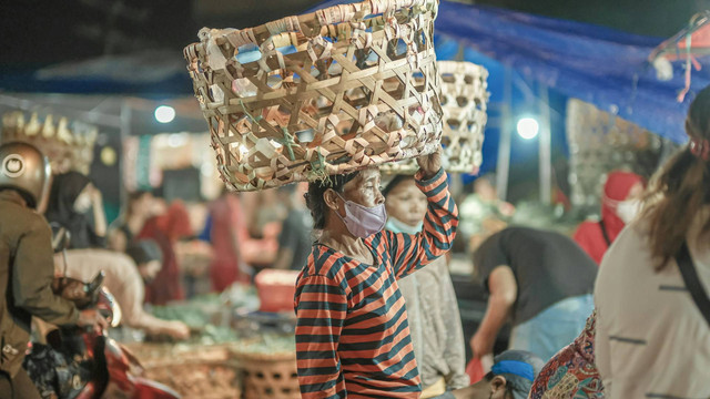 Sejarah Pasar Klewer Solo. Foto Hanya Ilustrasi, Bukan Sebenarnya. Sumber Foto: Unsplash.com/Arya Krisdyantara