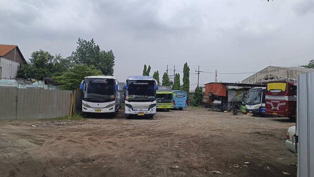 Lokasi garasi bus di Jalan Losari, Kletek, Taman, Kabupaten Sidoarjo. Foto: Farusma Okta Verdian/kumparan