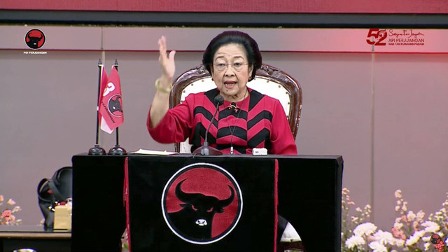 Ketua Umum PDIP Megawati Soekarnoputri menyampaikan pidato politik saat perayaan HUT ke 52 PDIP di Lenteng Agung, Jakarta, Jumat (10/1/2025). Foto: Youtube/PDI Perjuangan