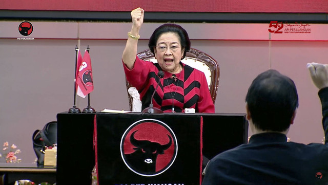 Ketua Umum PDIP Megawati Soekarnoputri menyampaikan pidato politik saat perayaan HUT ke 52 PDIP di Lenteng Agung, Jakarta, Jumat (10/1/2025). Foto: Youtube/PDI Perjuangan