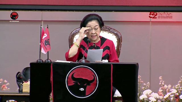 Ketua Umum PDIP Megawati Soekarnoputri menyampaikan pidato politik saat perayaan HUT ke 52 PDIP di Lenteng Agung, Jakarta, Jumat (10/1/2025). Foto: Youtube/PDI Perjuangan