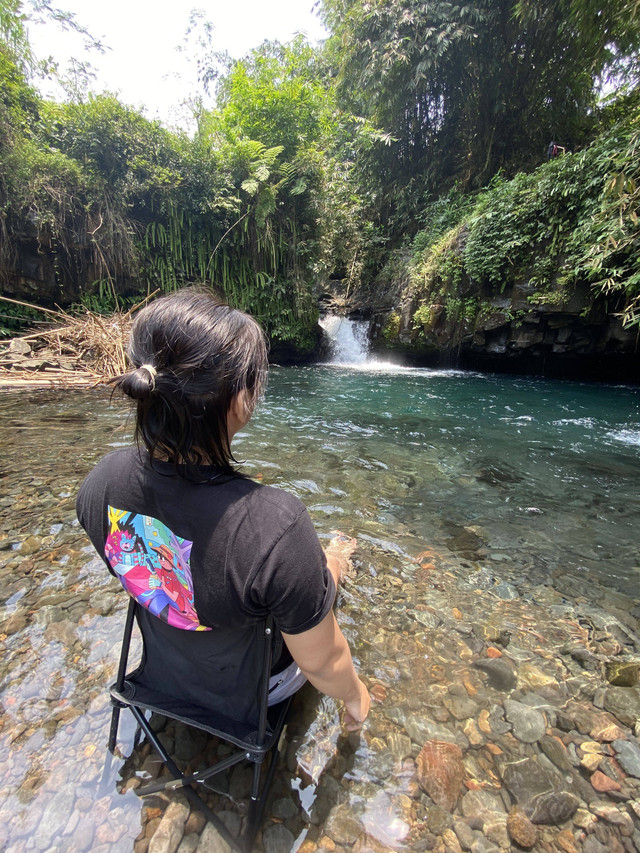 menikmati keindahan curug dengan santai(Dokumen Pribadi)