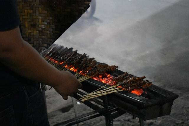 Kuliner Tegal. Foto hanyalah ilustrasi, bukan tempat yang sebenarnya. Sumber: Unsplash/Eka P. Amdela