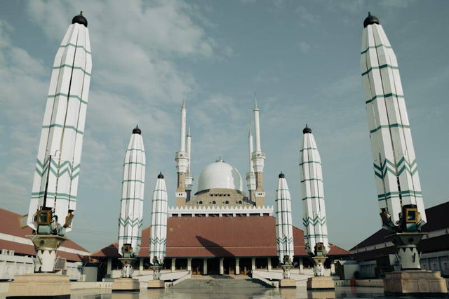 Masjid Agung Semarang. Foto adalah Masjid Agung Semarang. Sumber: Pexels/Giga Rizqona