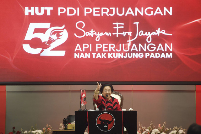 Ketua Umum PDI Perjuangan Megawati Soekarnoputri menyampaikan pidato politik saat perayaan HUT ke-52 PDI Perjuangan di Jakarta, Jumat (10/1/2025). Foto: Akbar Nugroho Gumay/ANTARA FOTO