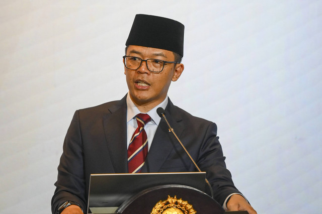 Menteri Luar Negeri Sugiono memberikan pemaparan saat Pernyataan Pers Tahunan Menteri Luar Negeri (PPTM) di Gedung Kementerian Luar Negeri, Jakarta, (10/1/2025). Foto: Muhammad Ramdan/ANTARA FOTO