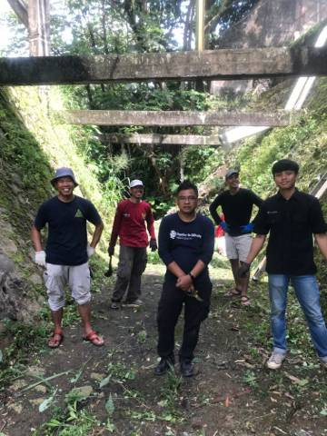 kegiatan membersihkan sebuah sungai di Kota Bogor oleh manusia bermakna. Foto : Dok Pribadi