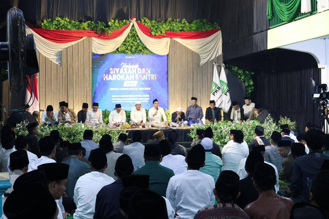 Halaqah Siyasah dan Harokah Santri Volume 2 di Pondok Pesantren Hidayatul Faizien (Pesantren Urug Nanggoh Desa Cikedokan, Bayongbong, Garut. (Foto: Istimewa)