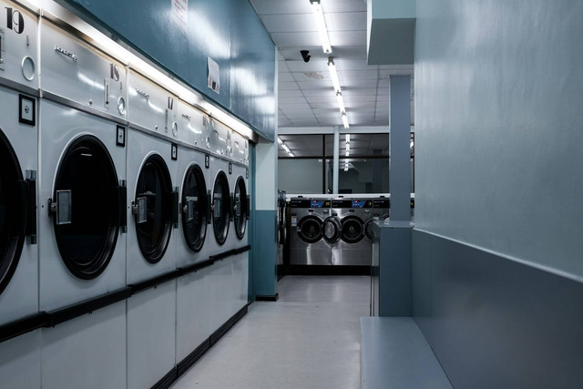 laundry koin di Jakarta Barat. Foto hanya ilustrasi, bukan tempat sebenarnya. Sumber: Unsplash/oli woodman