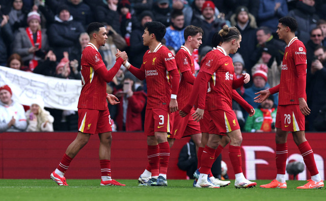 Selebrasi pemain Liverpool usai mencetak gol ke gawang Accrington Stanley pada pertandingan Piala FA di Anfield, Liverpool, Inggris, Sabtu (11/1/2025). Foto: Phil Noble/REUTERS