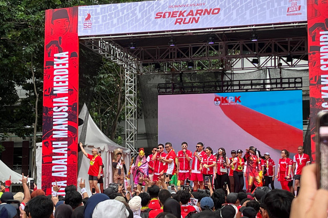 Sekjen PDIP Hasto Kristiyanto di Acara Soekarno Run, Kawasan Gelora Bung Karno (GBK), Jakarta Pusat, Minggu (12/1/2025). Foto: Alya Zahra/kumparan 