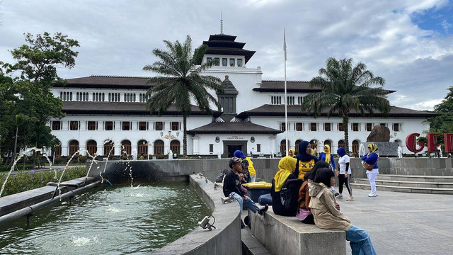 Kala pagi, saat car free day di depan sisi utara Gedong Sate. (by Afandi)