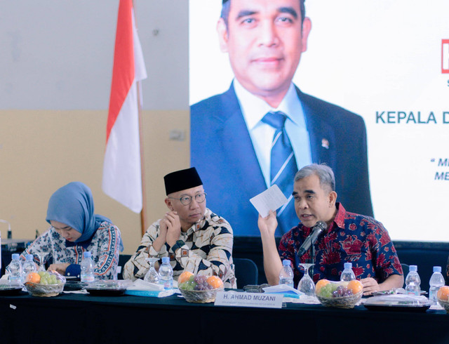 Sekretaris Jenderal Partai Gerindra, H. Ahmad Muzani, bersama Gubernur dan Wakil Gubernur Lampung terpilih, Rahmat Mirzani Djausal - Jihan Nurlela dalam pertemuan dengan kepala daerah dan wakil kepala daerah terpilih di Lampung | Foto : Ist