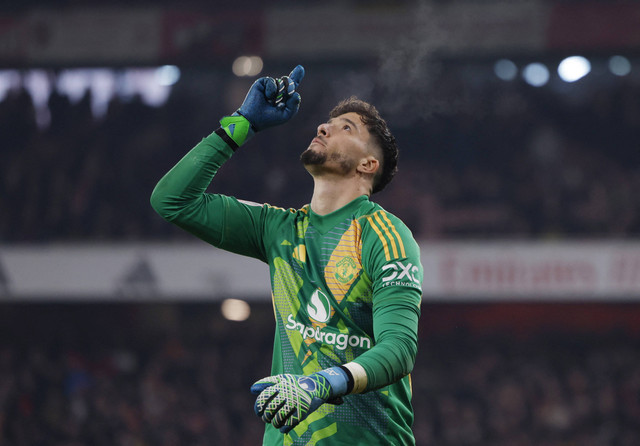 Altay Bayindir pada pertandingan Piala FA antara Arsenal vs Manchester United di Stadion Emirates, London, Inggris, Minggu (12/1/2025). Foto: Action Images via Reuters/Andrew Couldridge