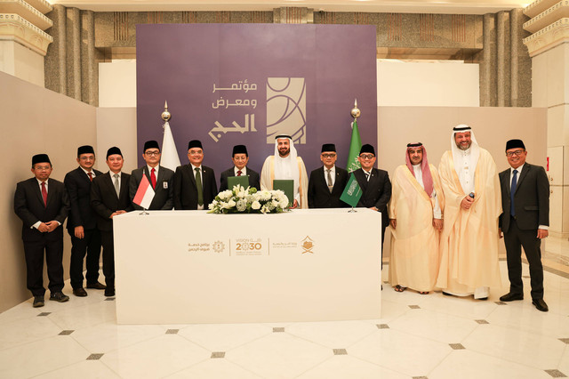 Menteri Agama Nasaruddin Umar dan Menteri Haji dan Umrah Arab Saudi Tawfiq F. Al-Rabiah, di Jeddah. Foto: Dok. Istimewa