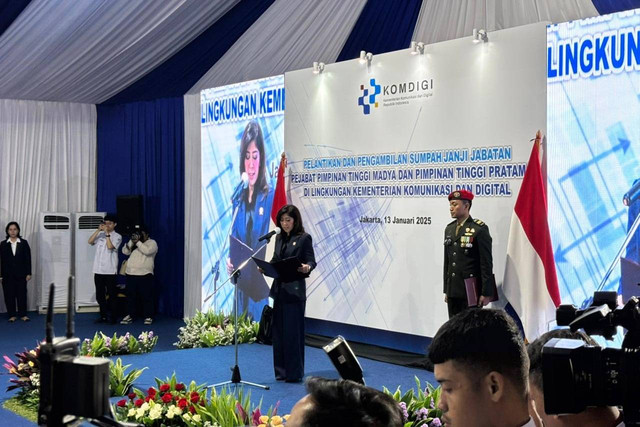 Pelantikan dan Pengambilan Sumpah Janji Jabatan Pejabat Pimpinan Tinggi Madya dan Pimpinan Tinggi Pratama di Lingkungan Kementerian Komunikasi dan Digital, di Kantor Kemenkomdigi, Jakarta pada Senin (13/1/2025). Foto: Abid Raihan/kumparan