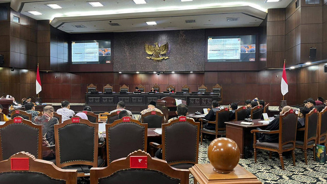 Sidang perkara PHPU Gubernur Sumatra Utara di Mahkamah Konstitusi, Jakarta, Senin (13/1/2025). Foto: Haya Syahira/kumparan