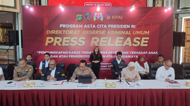 Pers rilis kasus pembunuhan anak oleh orang tuanya di Bekasi, Senin (13/1/2025). Foto: Rachmadi Rasyad/kumparan